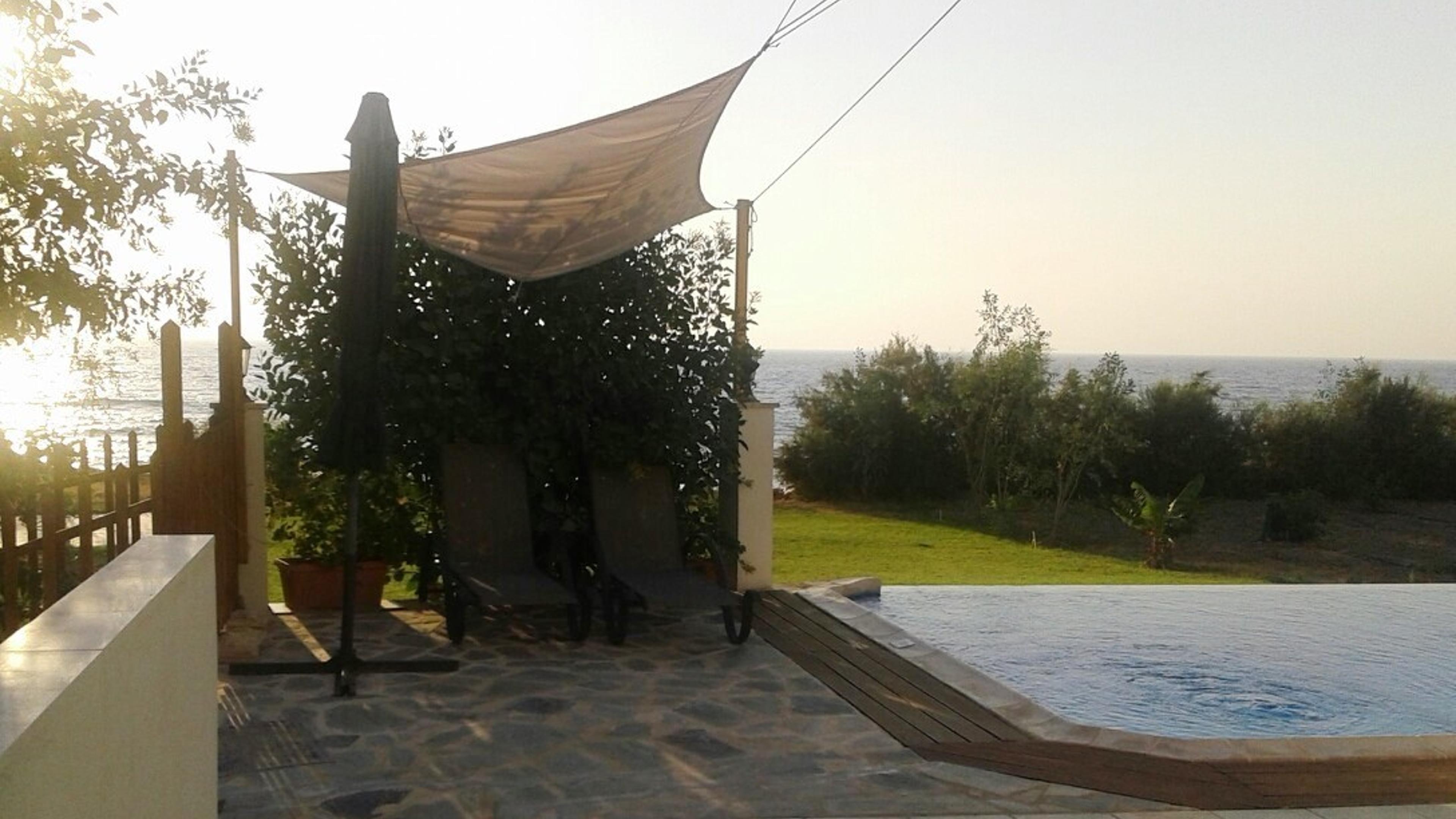 Το αίθριο της πισίνας