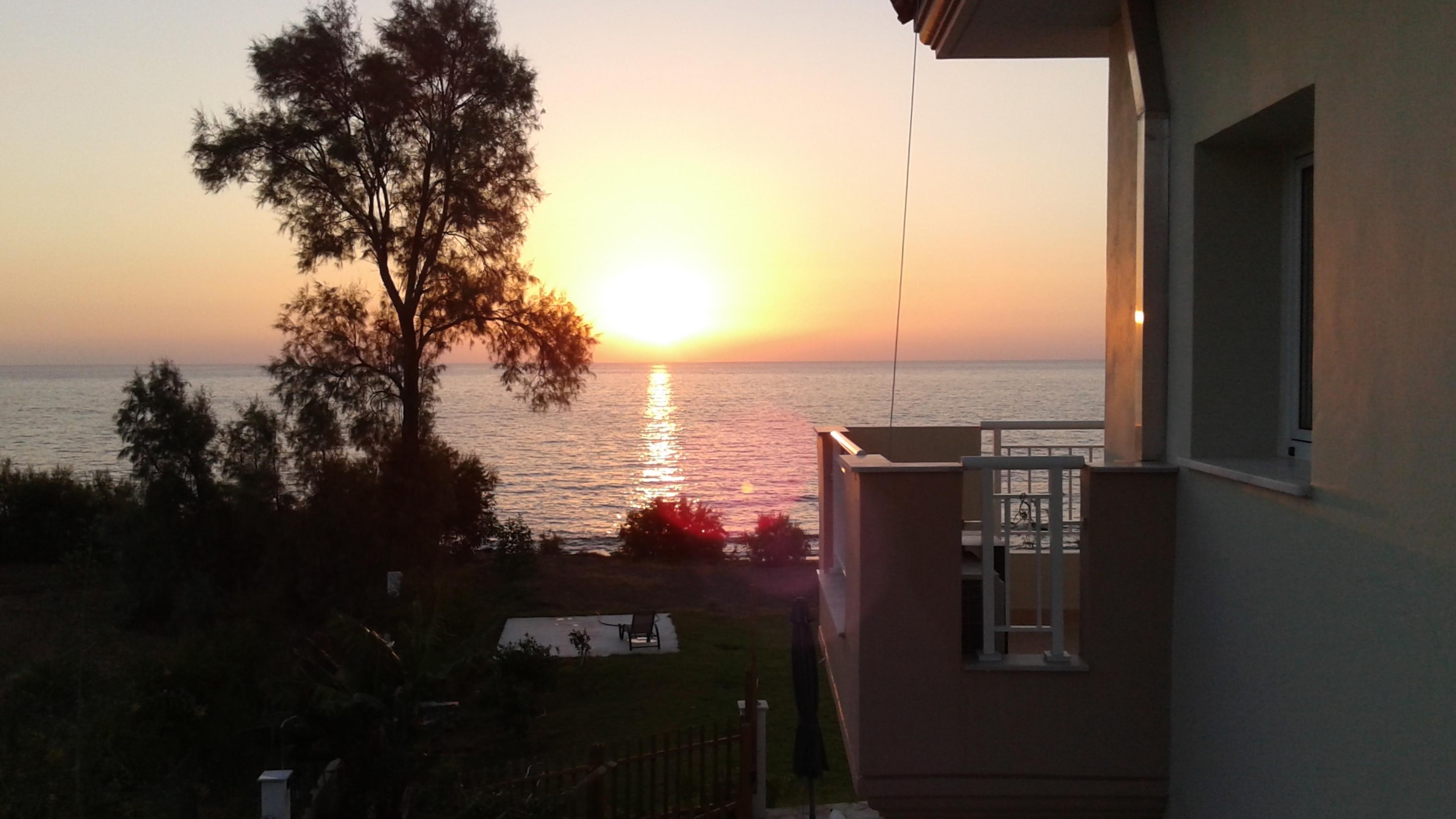 Ηλιοβασίλεμα από το μπαλκόνι